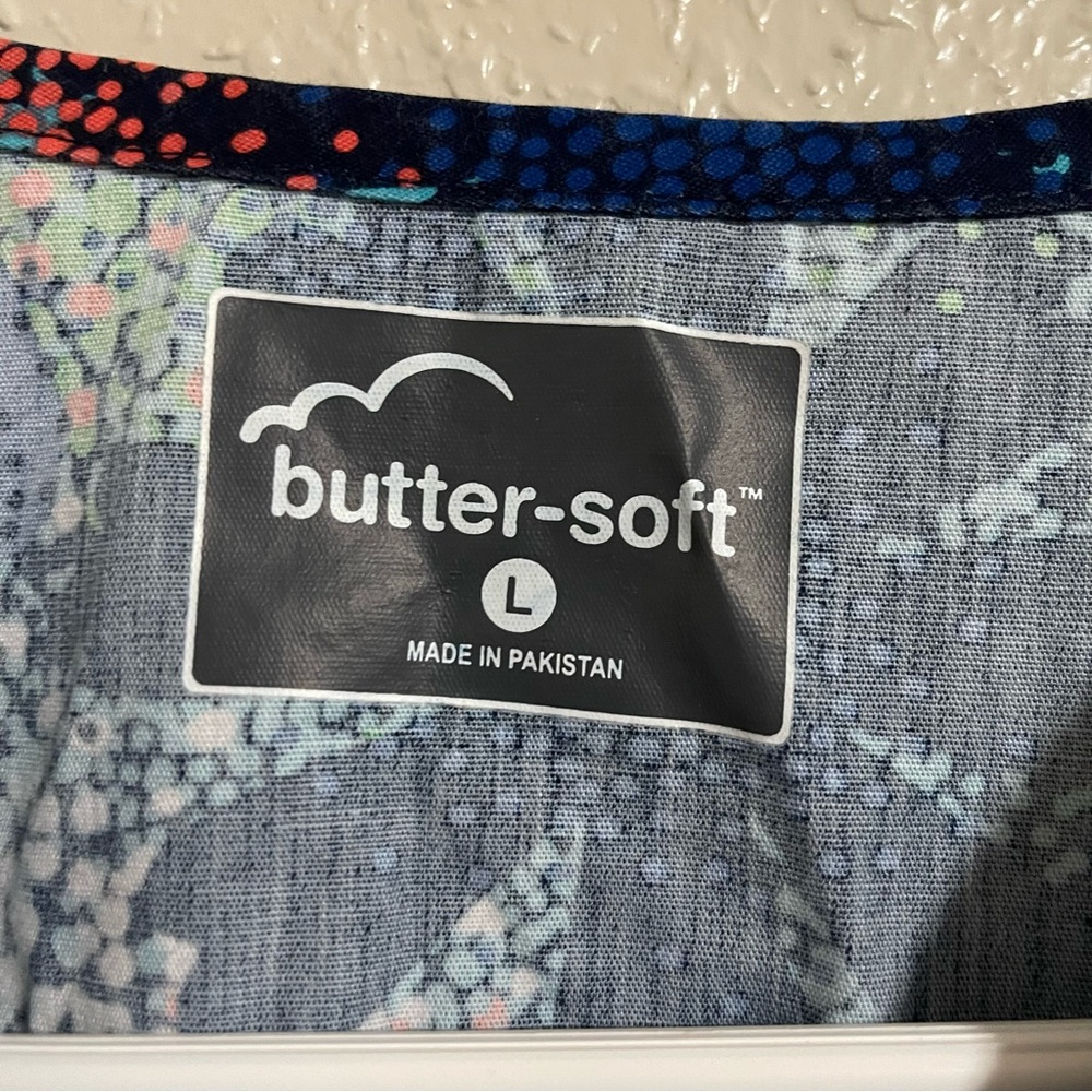 Butter-Soft Scrub Top Multicolor Patterned Fabric Flower Womens Large - Picture 2 of 4
